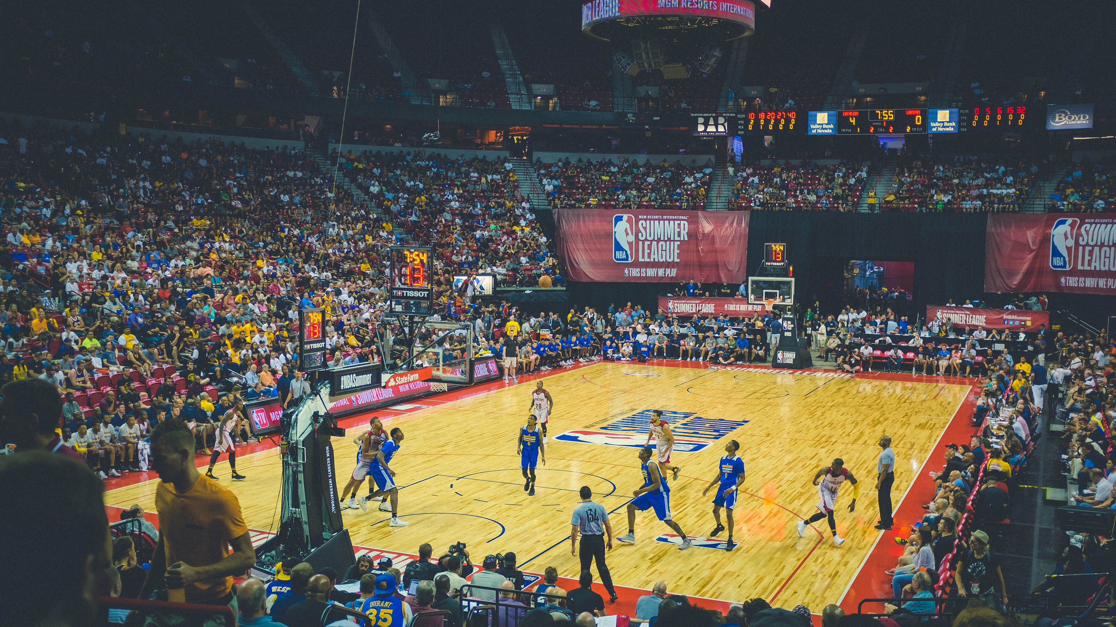 _极地马拉松：挑战白雪皑皑的极限极限_，极昼马拉松